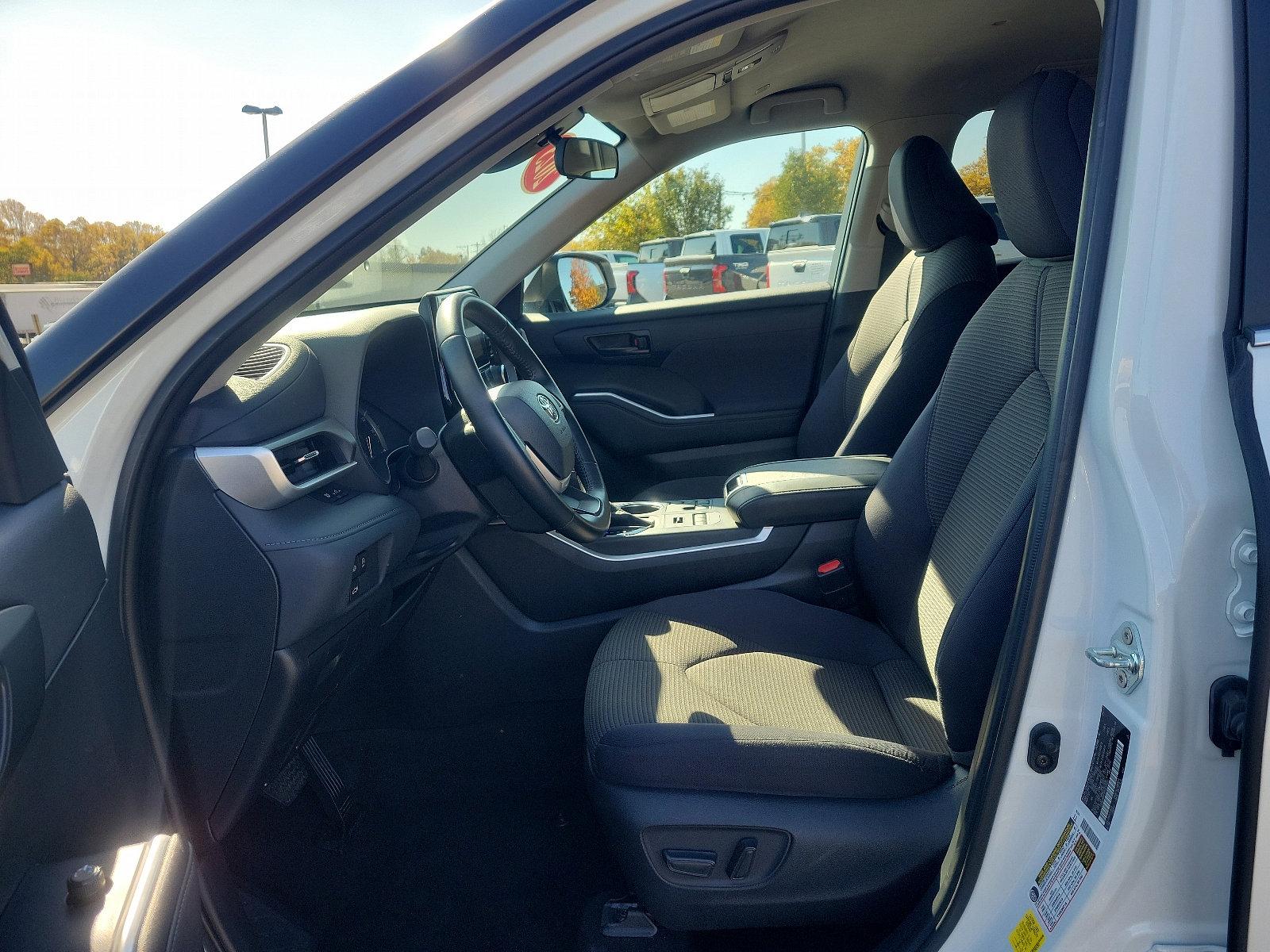 2023 Toyota Highlander Vehicle Photo in Trevose, PA 19053