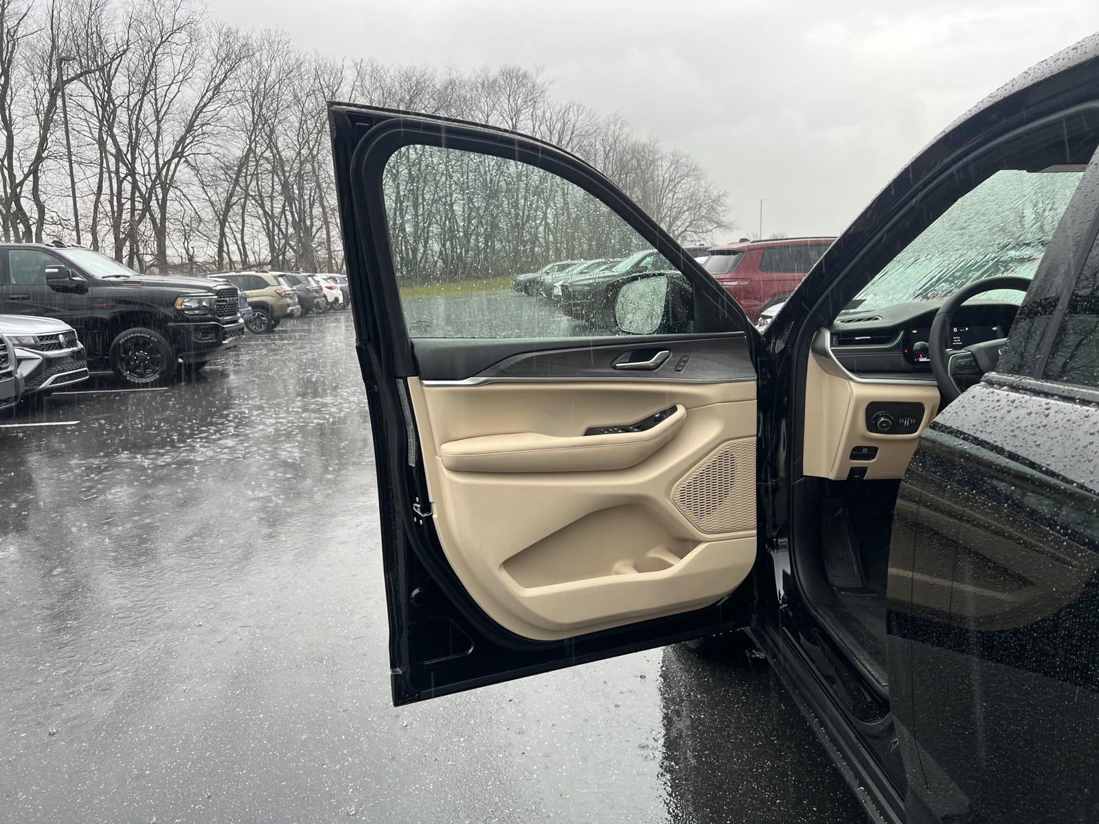 2025 Jeep Grand Cherokee L Vehicle Photo in Mechanicsburg, PA 17050-1707