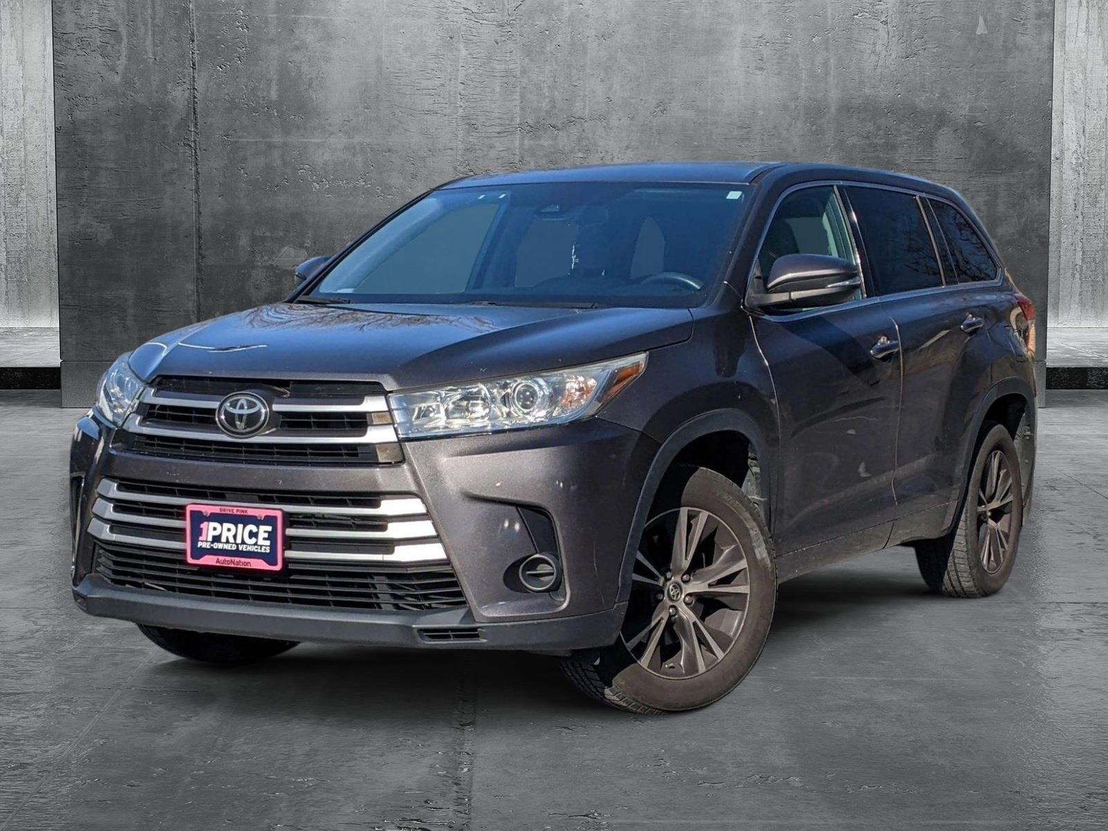 2018 Toyota Highlander LE photo 10