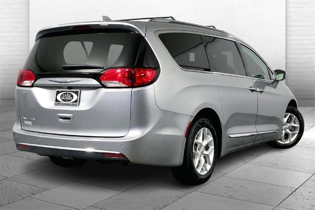 2017 Chrysler Pacifica Vehicle Photo in Lees Summit, MO 64086