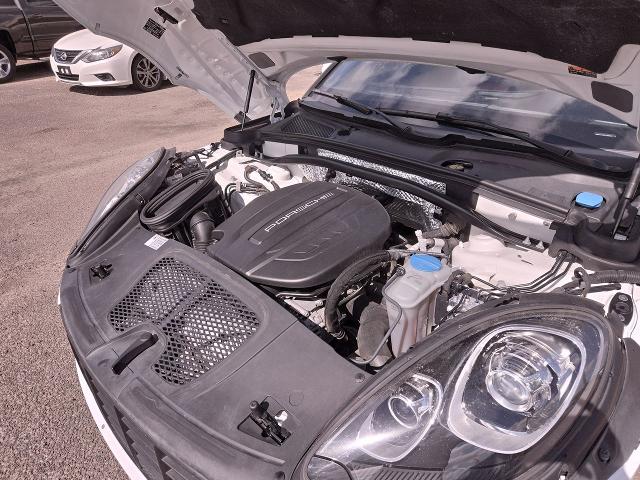 2018 Porsche Macan Vehicle Photo in NEDERLAND, TX 77627-8017