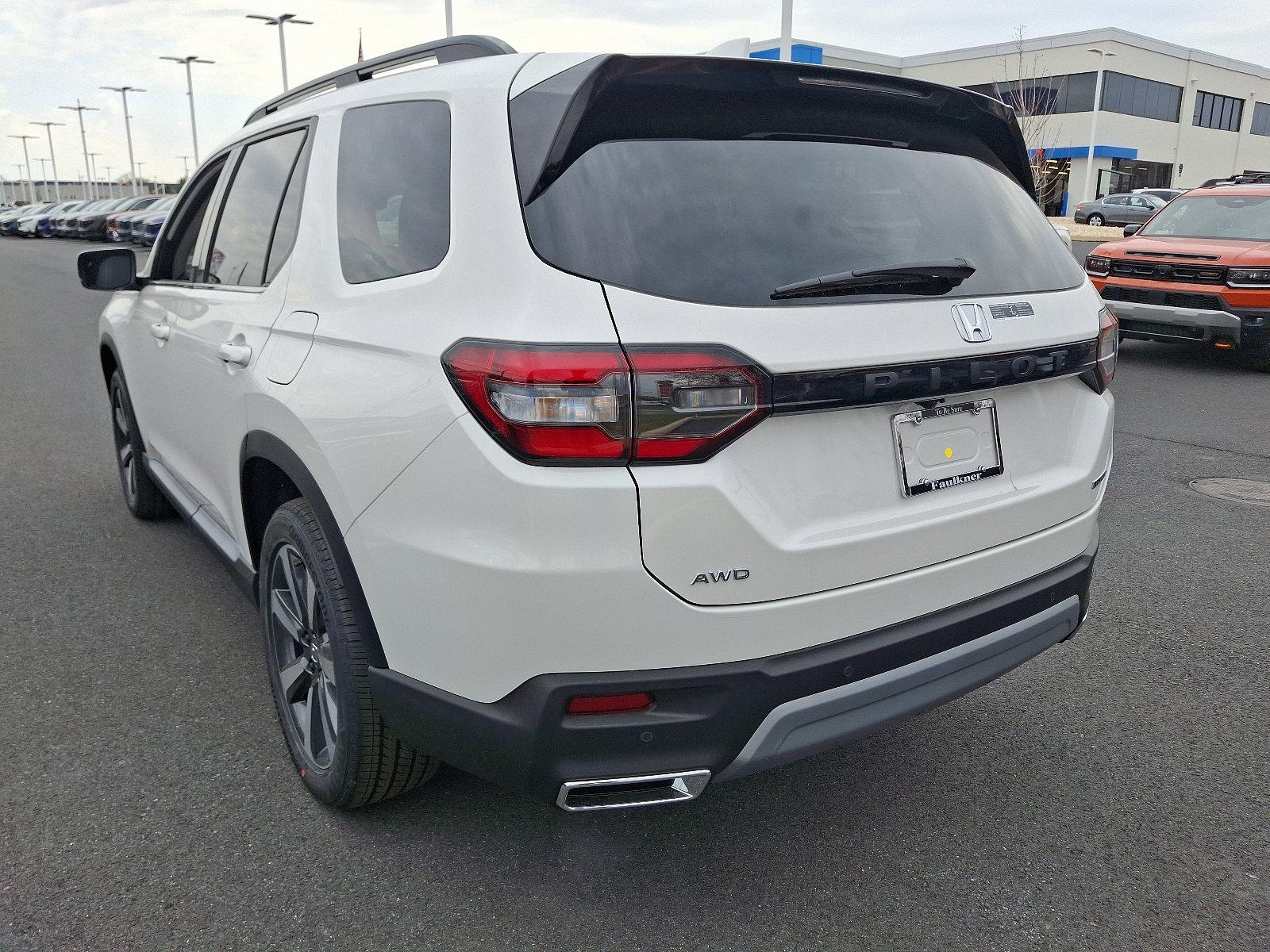 2025 Honda Pilot Vehicle Photo in Harrisburg, PA 17111
