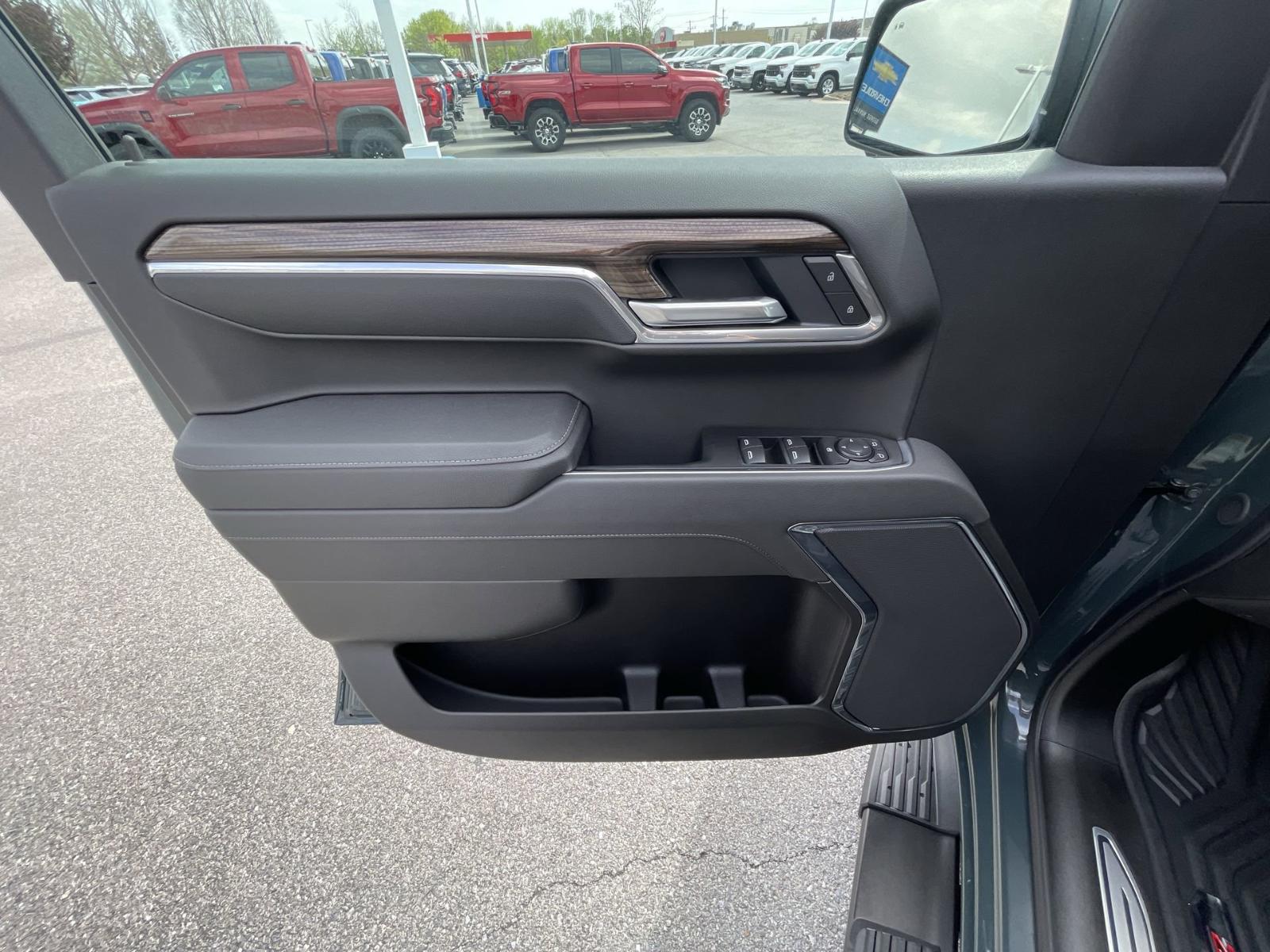 2025 Chevrolet Silverado 1500 Vehicle Photo in BENTONVILLE, AR 72712-4322