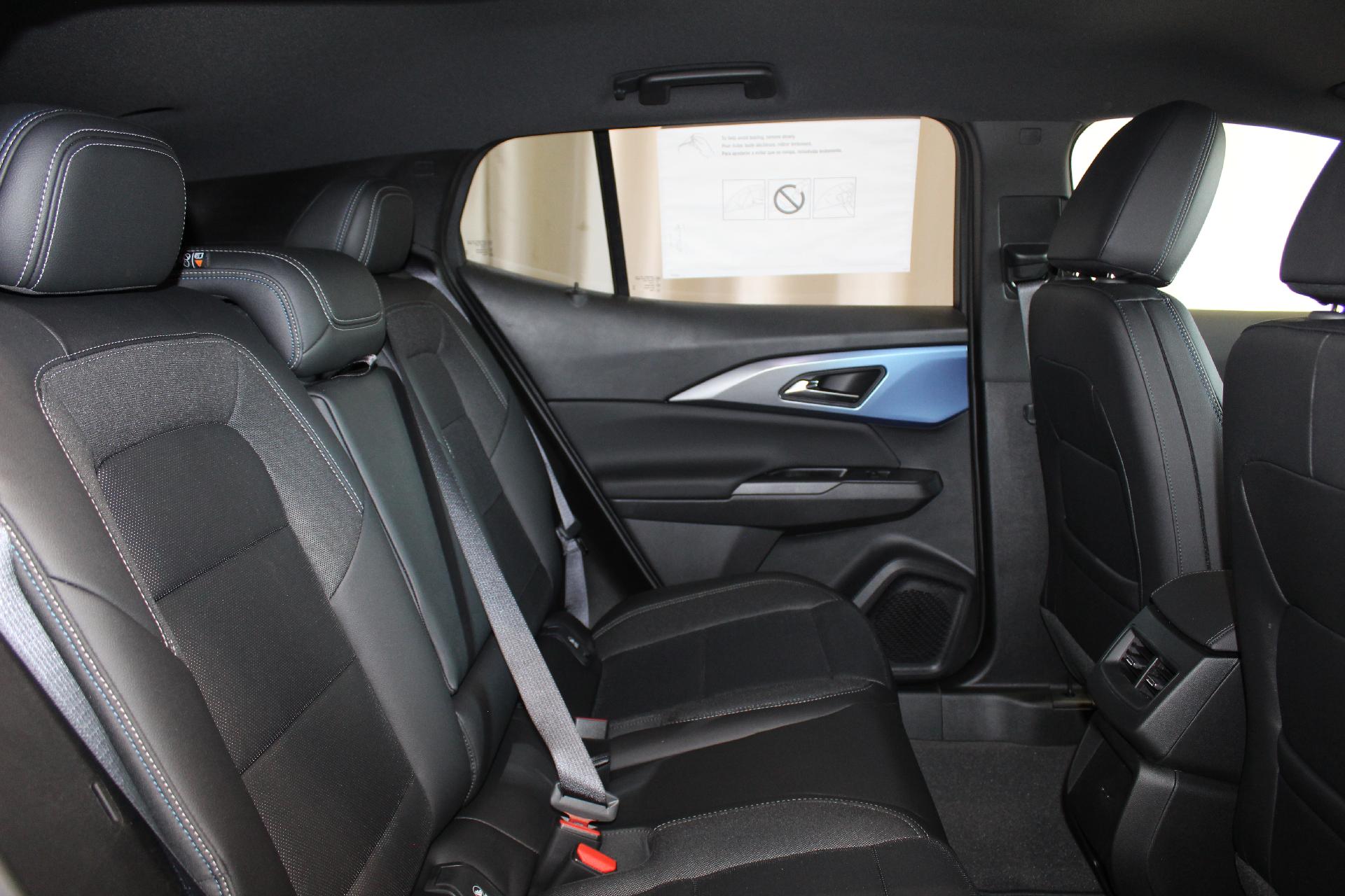 2025 Chevrolet Equinox EV Vehicle Photo in NORTHAMPTON, MA 01060-1120