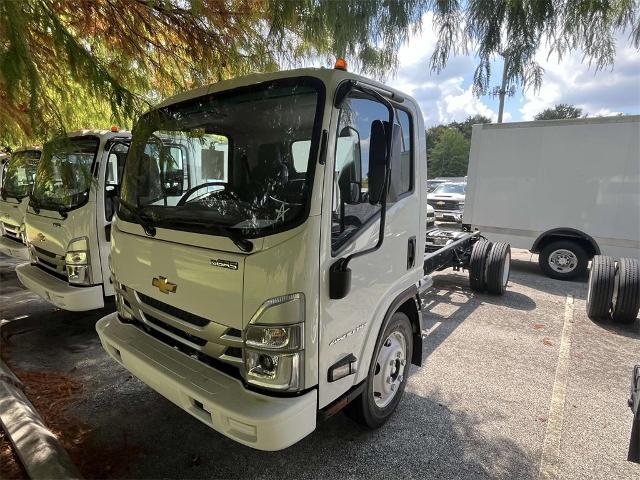 2025 Chevrolet Low Cab Forward 4500 Vehicle Photo in ALCOA, TN 37701-3235