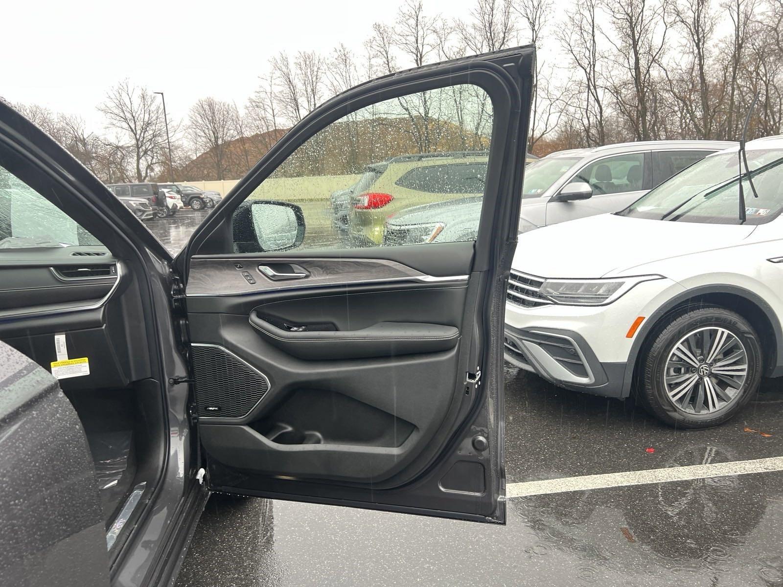 2025 Jeep Grand Cherokee L Vehicle Photo in Mechanicsburg, PA 17050-1707