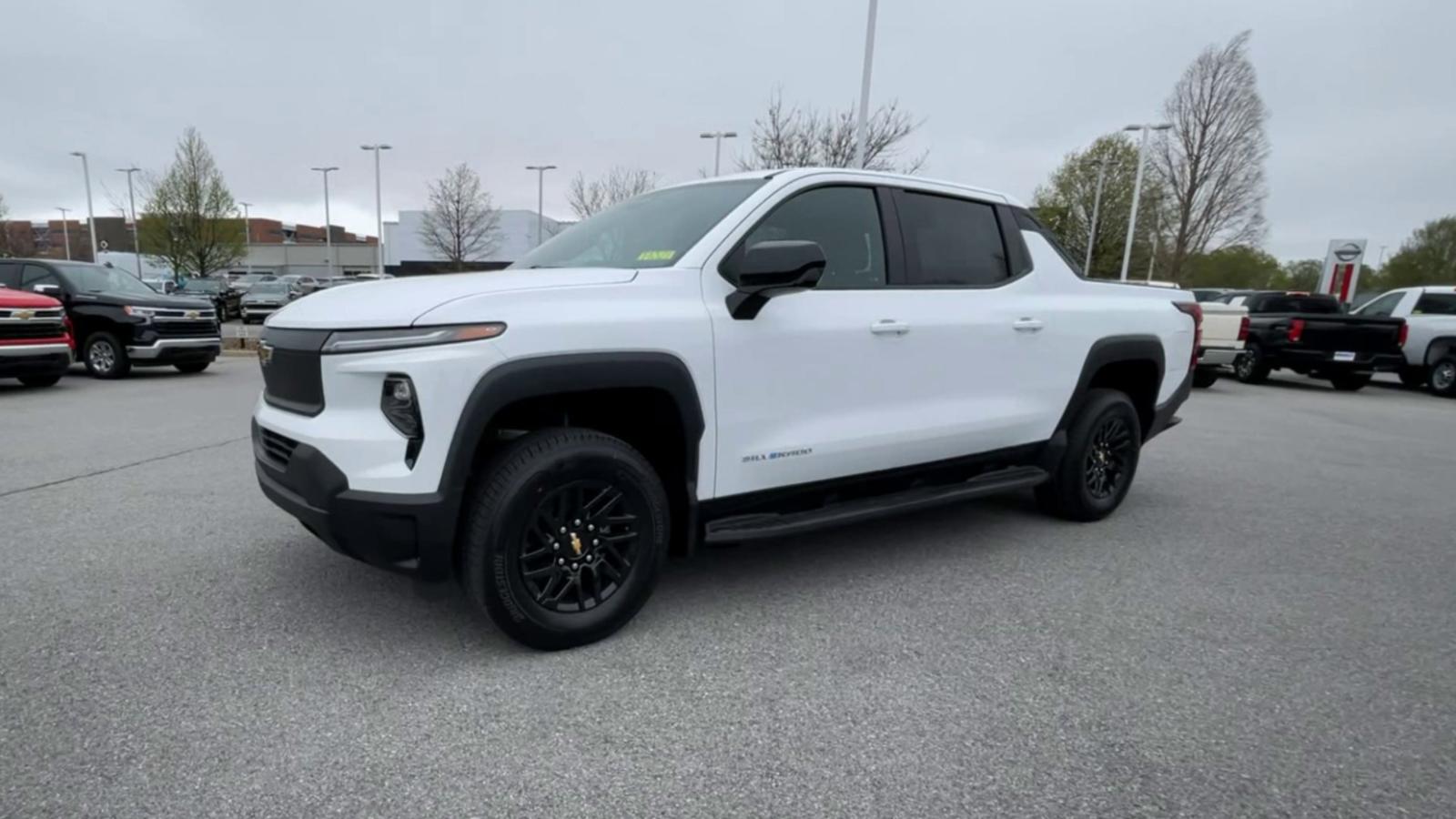 2024 Chevrolet Silverado EV Vehicle Photo in BENTONVILLE, AR 72712-4322