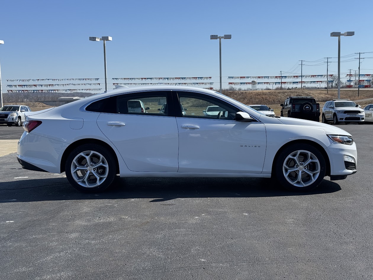 2022 Chevrolet Malibu Vehicle Photo in BOONVILLE, IN 47601-9633