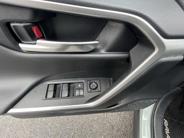 2019 Toyota RAV4 Vehicle Photo in BENTONVILLE, AR 72712-4322