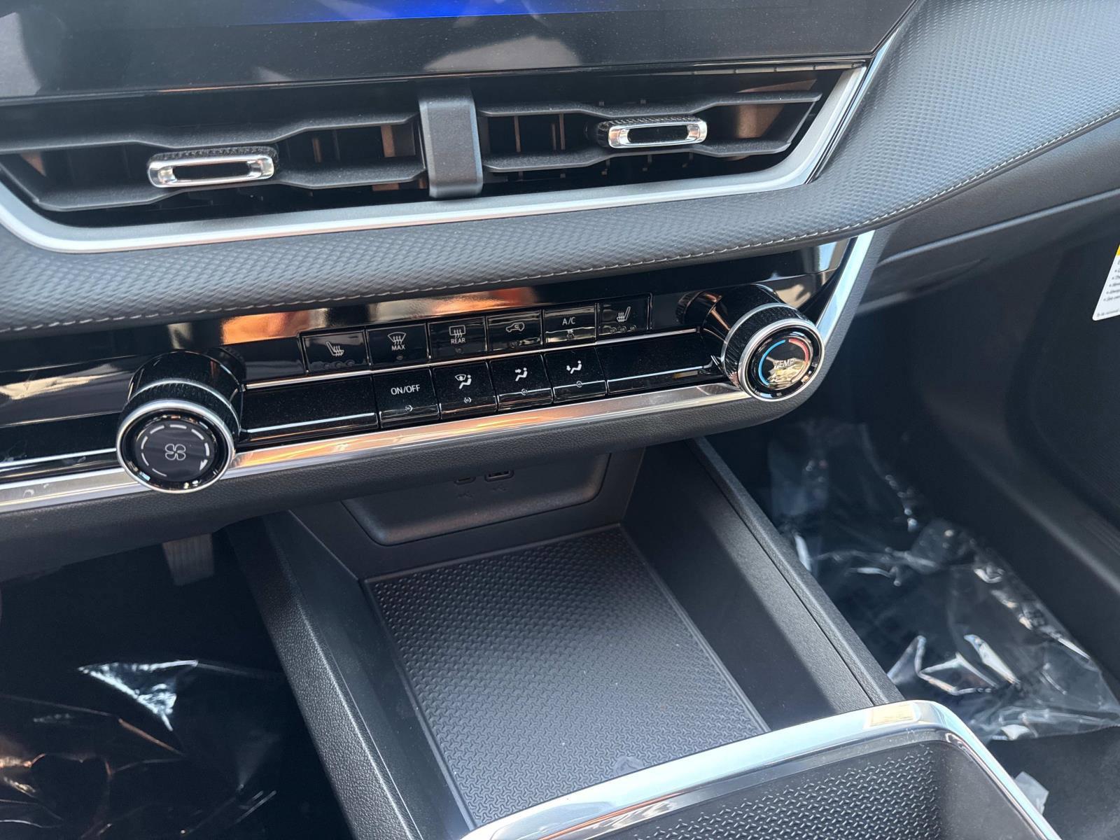 2025 Chevrolet Equinox Vehicle Photo in LOS ANGELES, CA 90007-3794