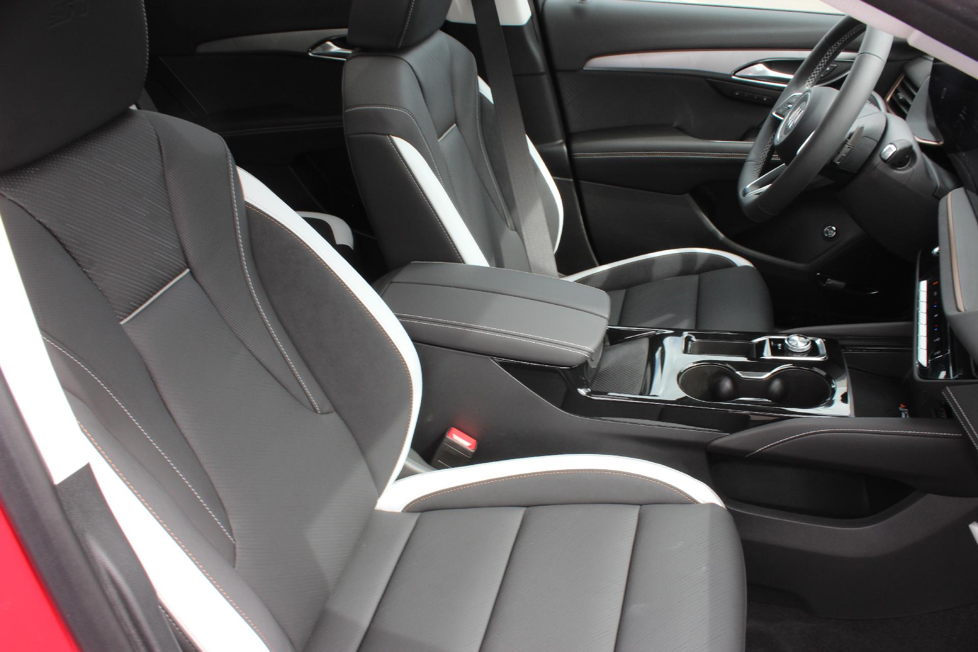 2025 Buick Envision Vehicle Photo in AURORA, CO 80012-4011