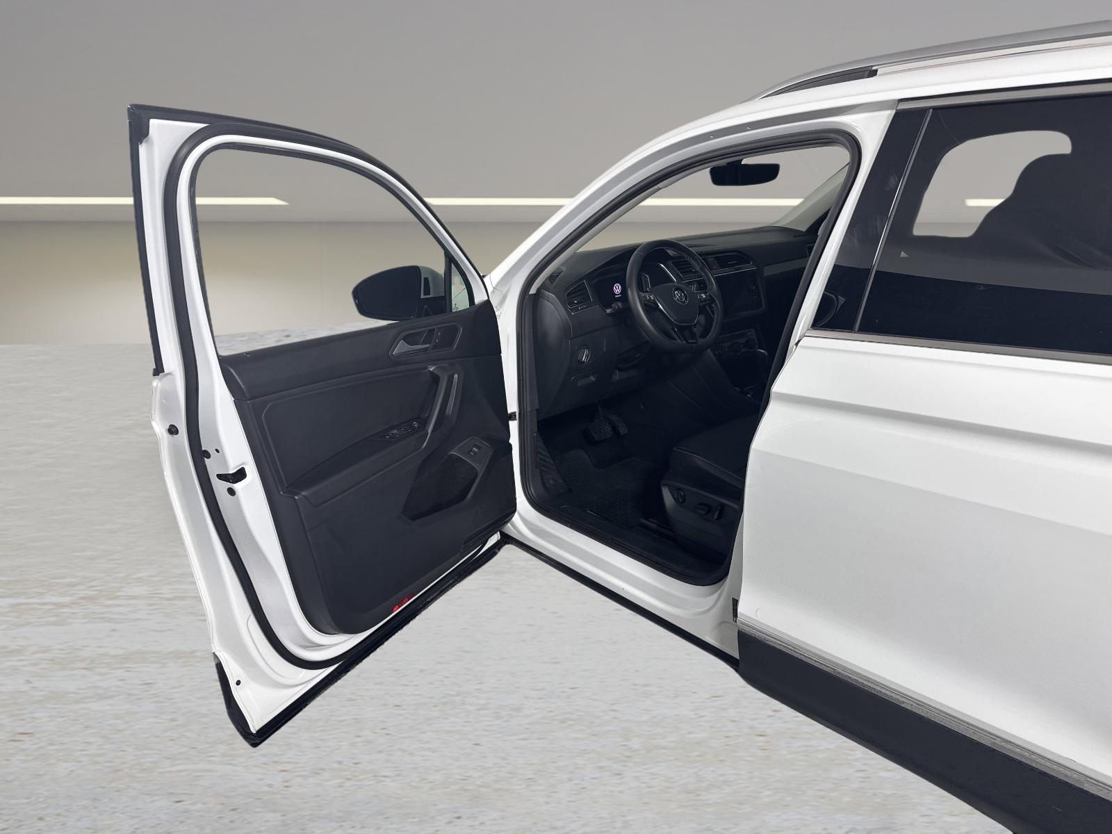 2021 Volkswagen Tiguan Vehicle Photo in GEORGETOWN, TX 78626-7508
