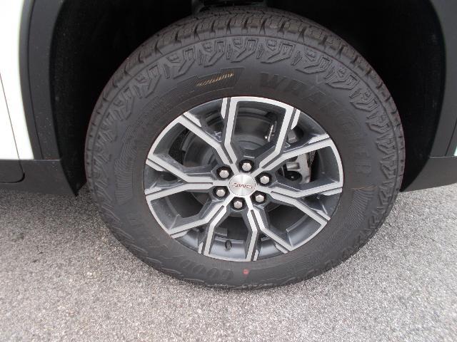 2025 GMC Acadia Vehicle Photo in LOWELL, MA 01852-4336