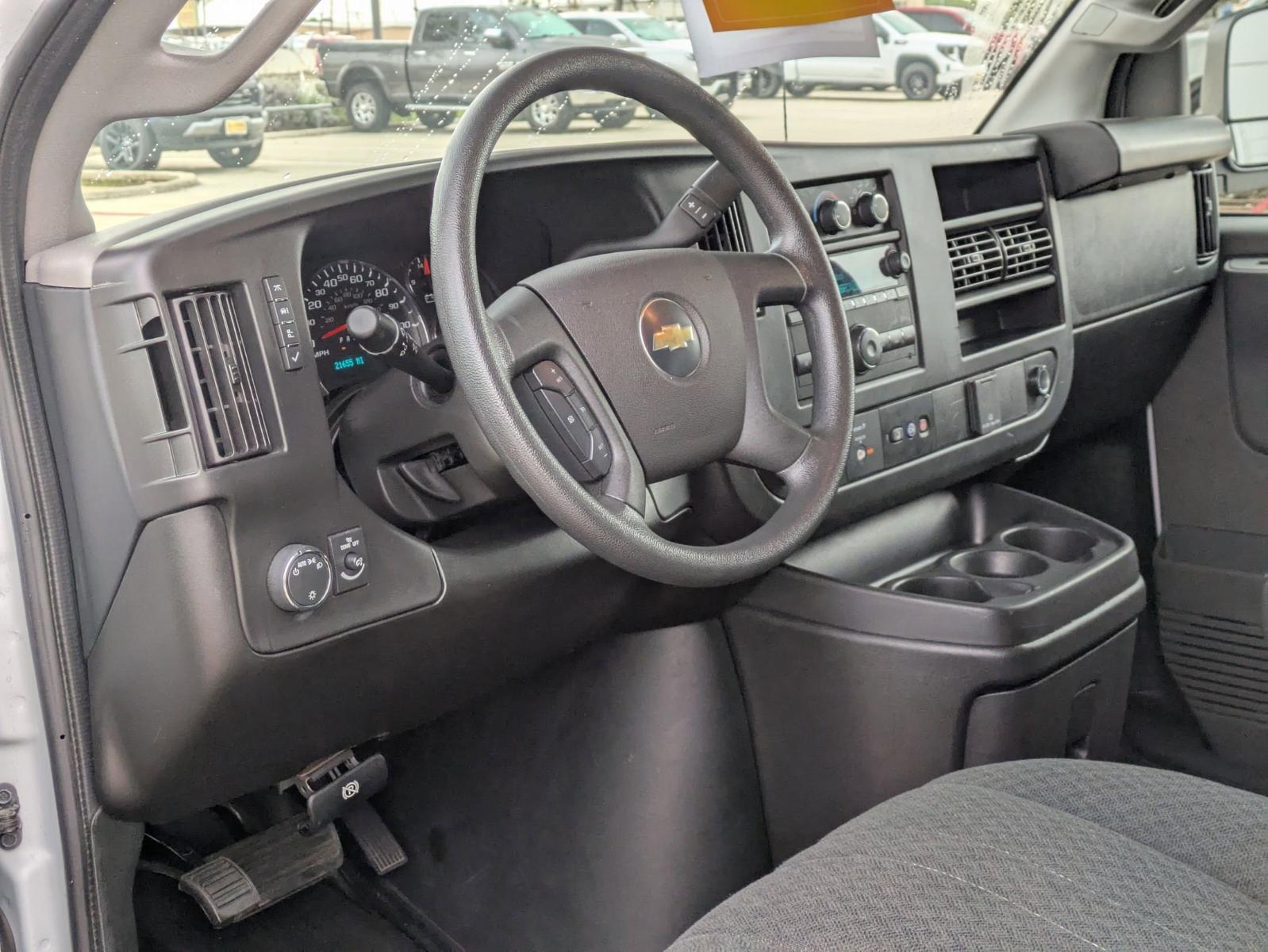 2023 Chevrolet Express Cargo 2500 Vehicle Photo in SELMA, TX 78154-1460