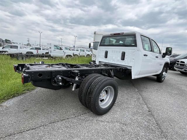 2024 Chevrolet Silverado 3500 HD Chassis Cab Vehicle Photo in ALCOA, TN 37701-3235