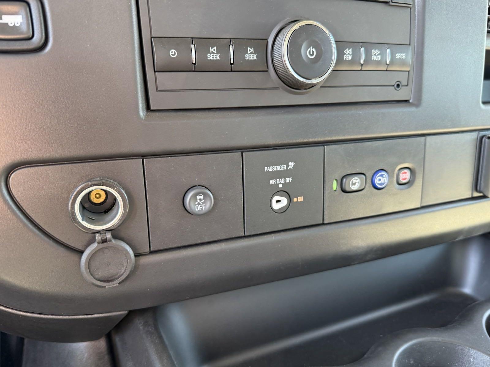2024 Chevrolet Express Cutaway 3500 Vehicle Photo in GEORGETOWN, TX 78626-7508