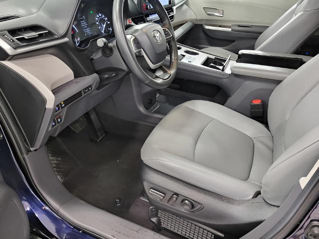 2024 Toyota Sienna Vehicle Photo in Oshkosh, WI 54904