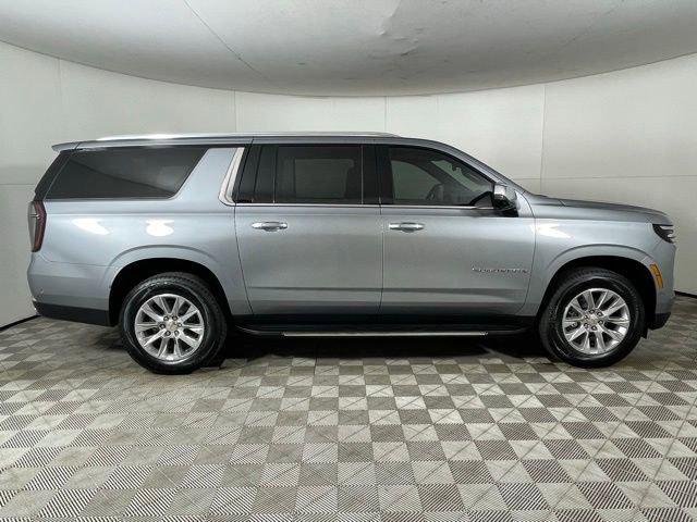 2025 Chevrolet Suburban Vehicle Photo in PHOENIX, AZ 85014-3381