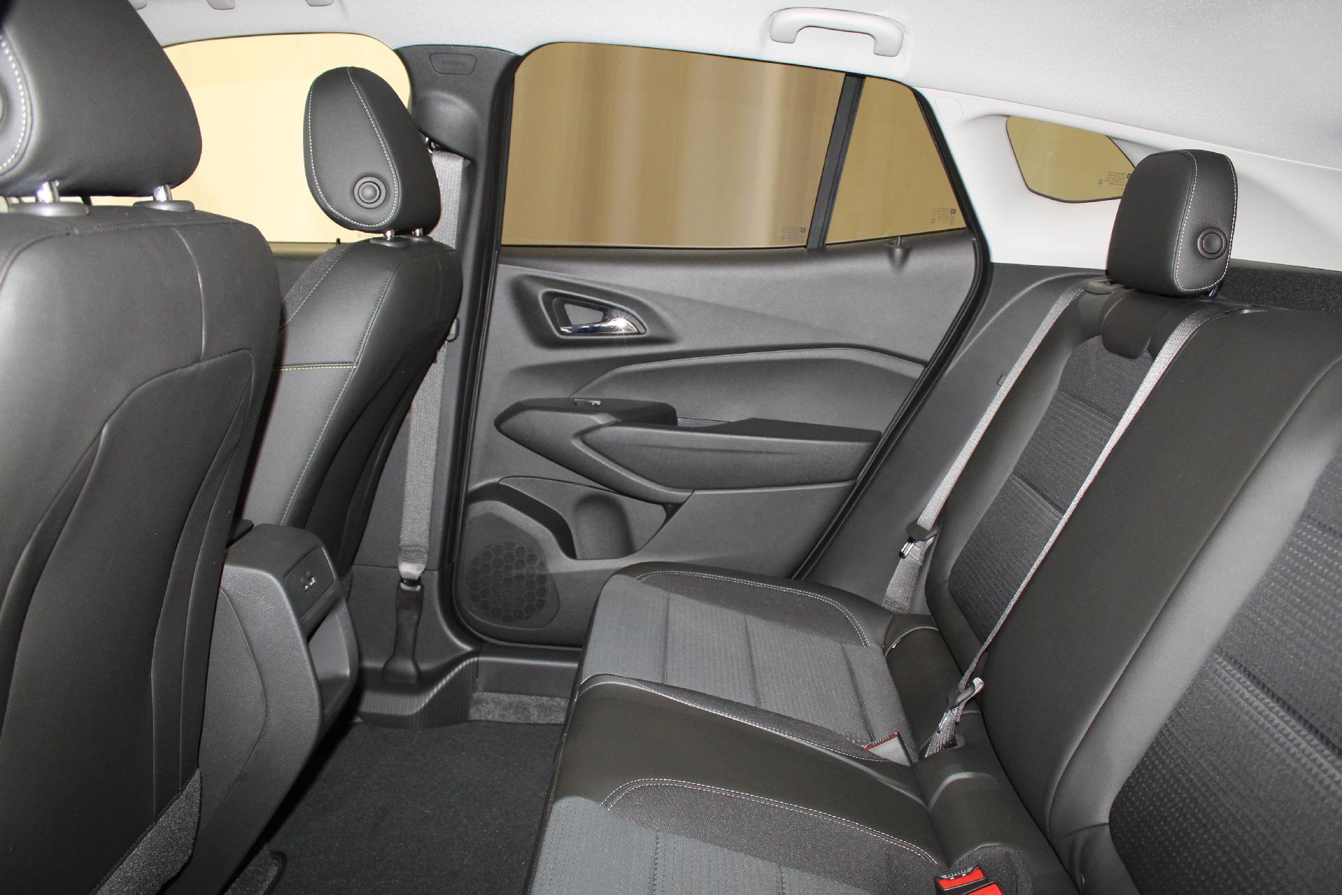 2025 Chevrolet Trax Vehicle Photo in NORTHAMPTON, MA 01060-1120