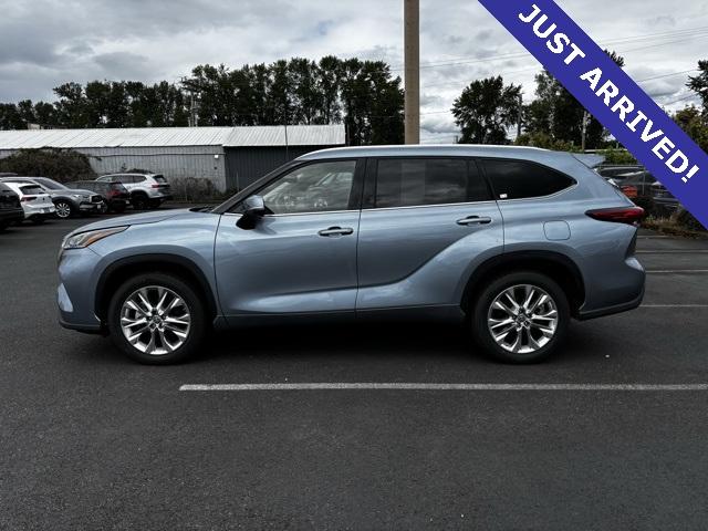 2023 Toyota Highlander Vehicle Photo in Puyallup, WA 98371