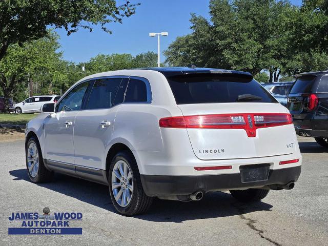 2017 Lincoln MKT Vehicle Photo in DENTON, TX 76210-9321