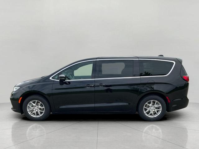 2025 Chrysler Pacifica Vehicle Photo in Kaukauna, WI 54130