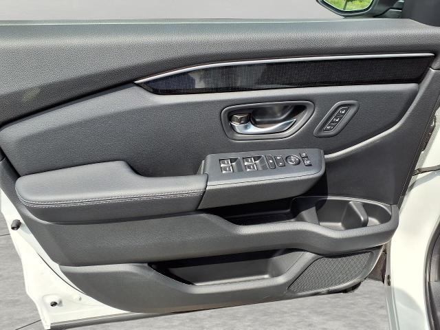 2025 Honda Pilot Vehicle Photo in Oshkosh, WI 54904
