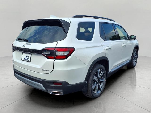 2025 Honda Pilot Vehicle Photo in Oshkosh, WI 54904