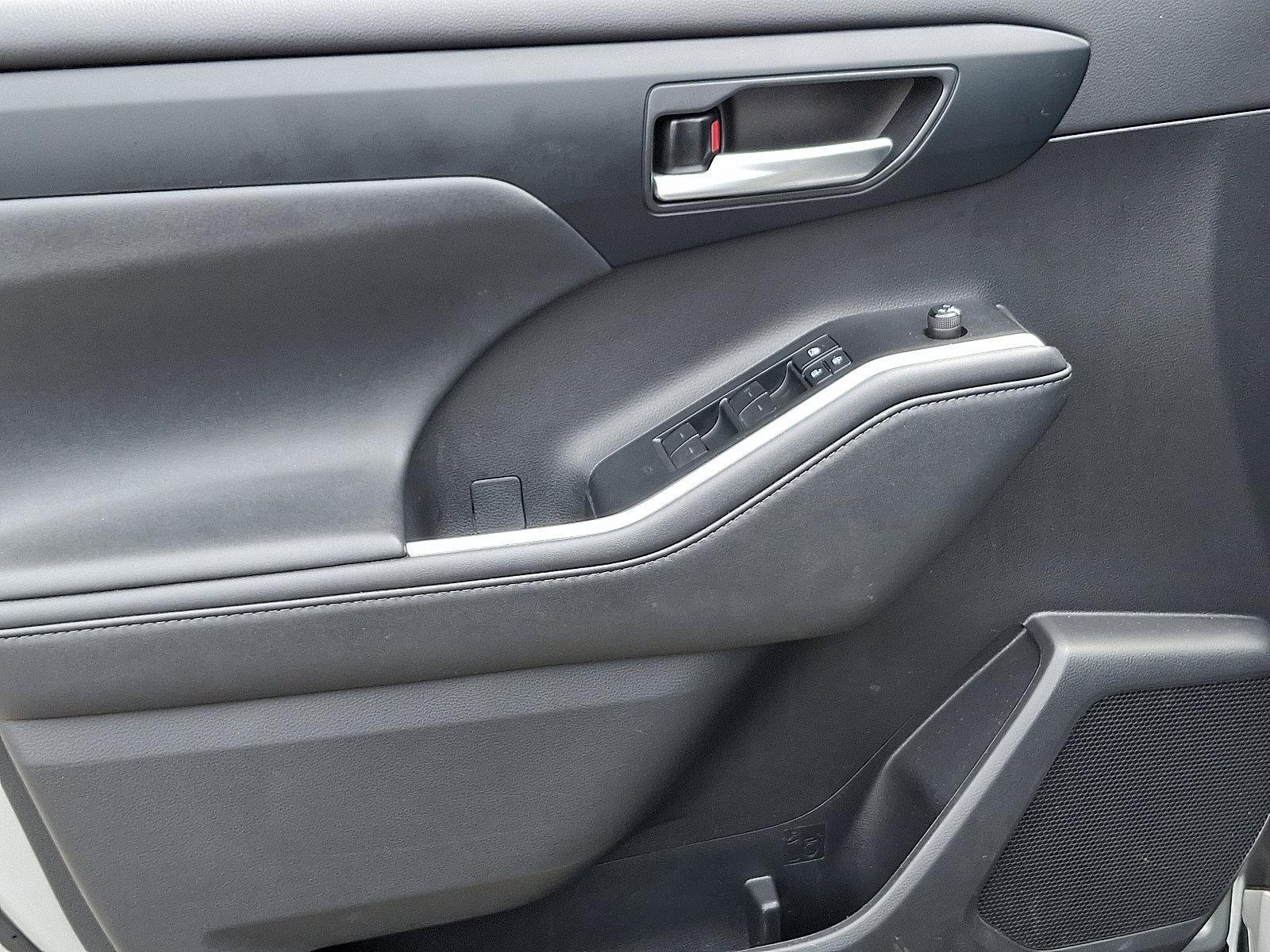 2021 Toyota Highlander Vehicle Photo in Trevose, PA 19053
