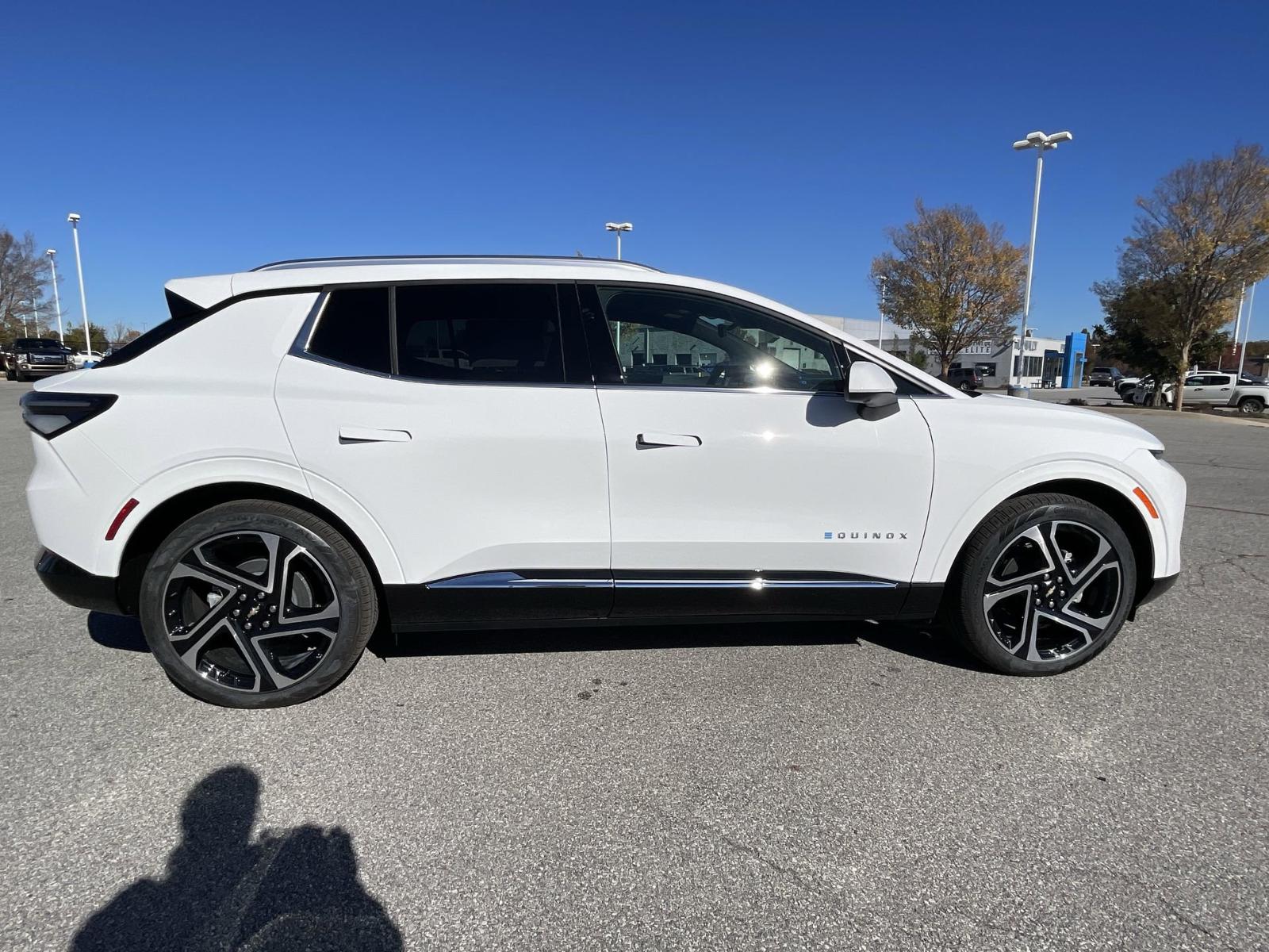 2025 Chevrolet Equinox EV Vehicle Photo in BENTONVILLE, AR 72712-4322