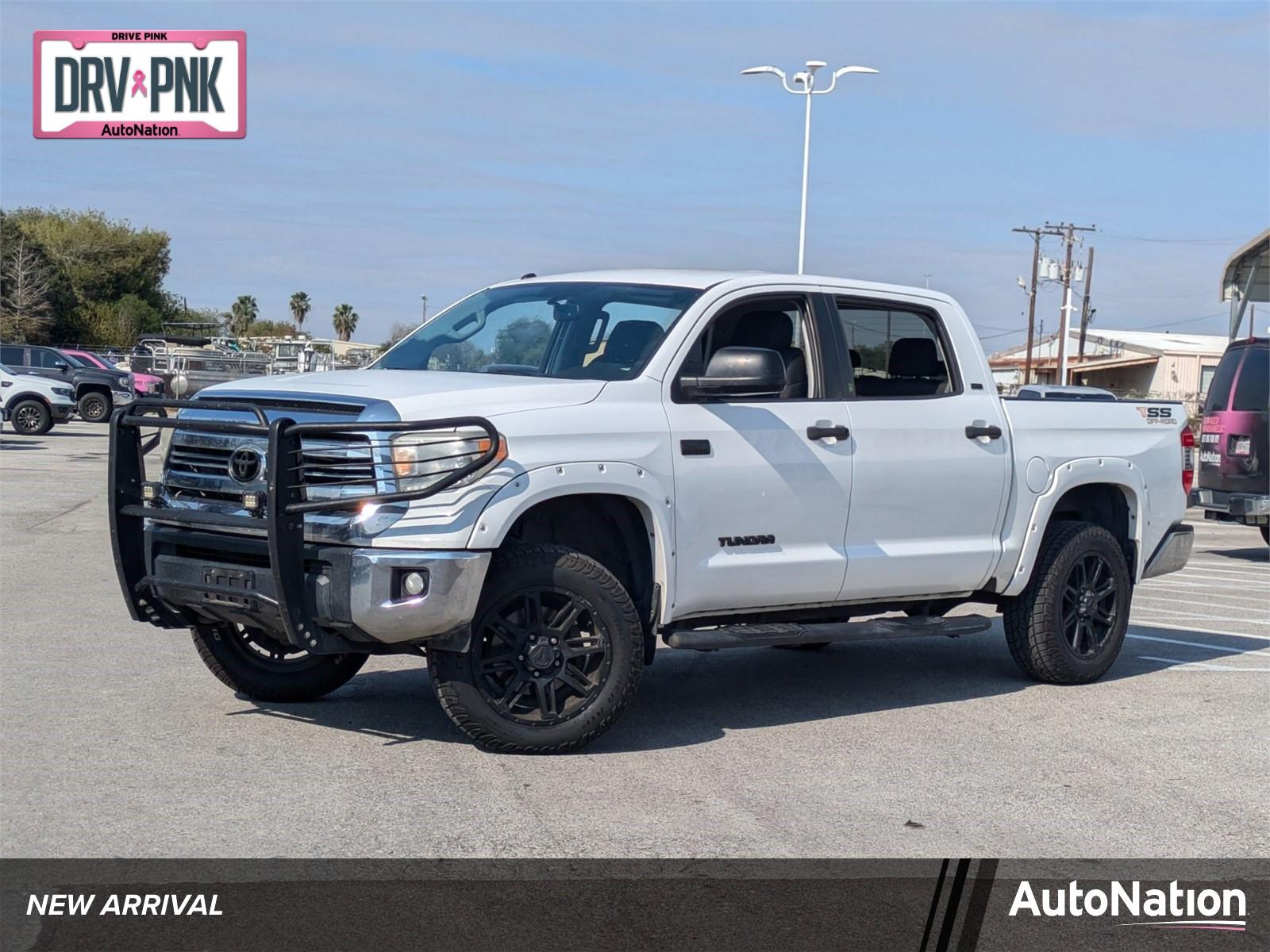 2017 Toyota Tundra 4WD Vehicle Photo in Corpus Christi, TX 78415