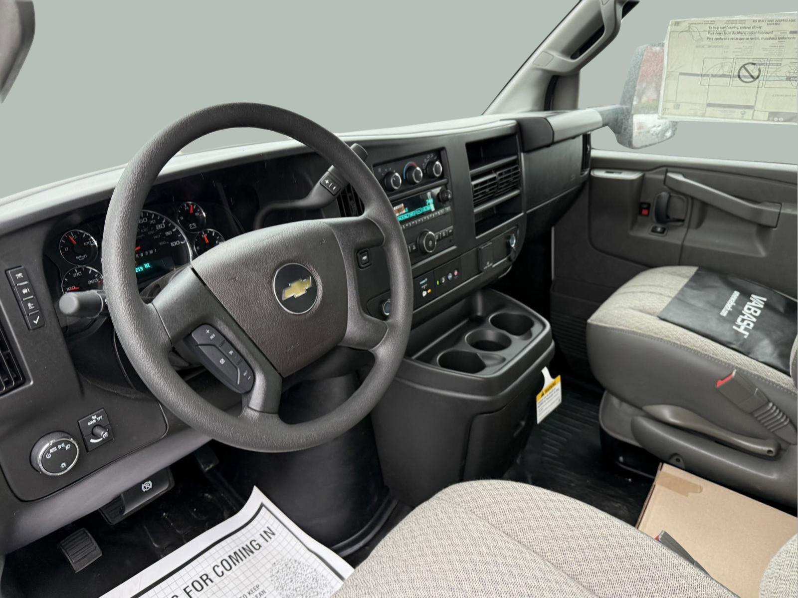 2024 Chevrolet Express Cutaway 3500 Vehicle Photo in GEORGETOWN, TX 78626-7508