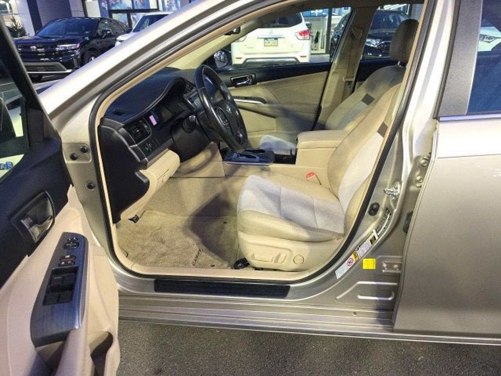2014 Toyota Camry Hybrid Vehicle Photo in Harrisburg, PA 17111