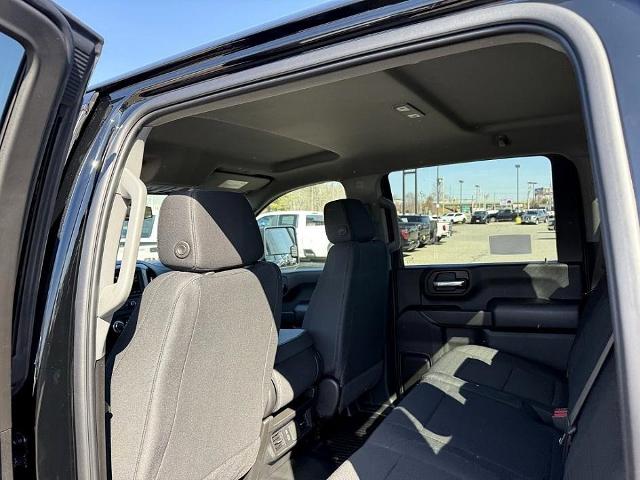 2025 GMC Sierra 3500HD Vehicle Photo in CHICOPEE, MA 01020-5001