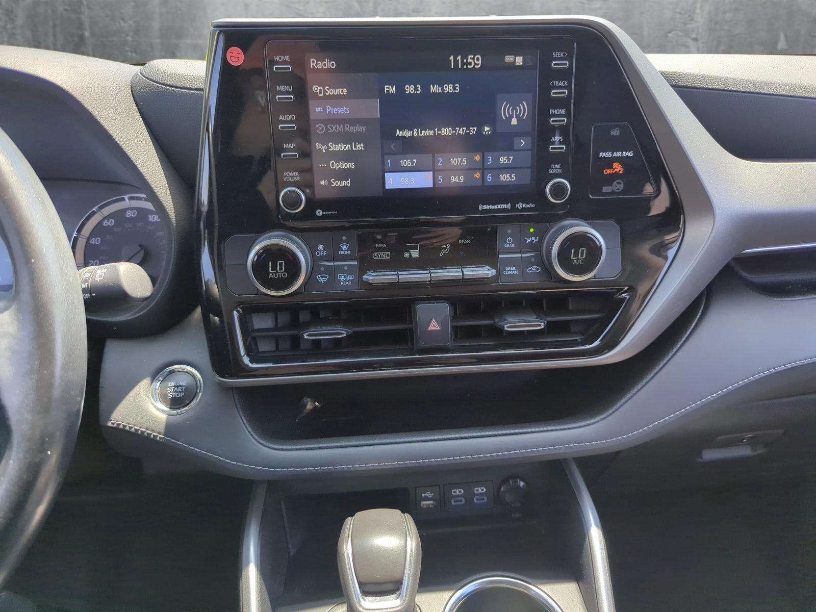 2022 Toyota Highlander Vehicle Photo in Pembroke Pines, FL 33027