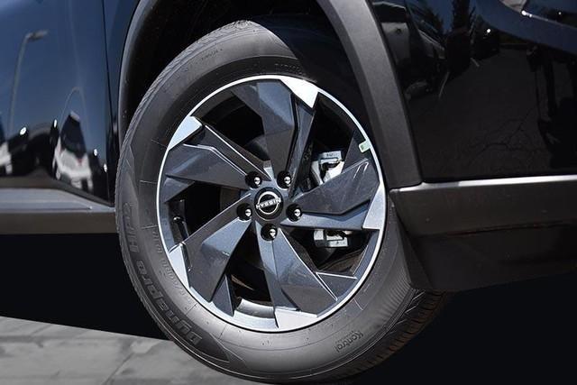 2025 Nissan Rogue Vehicle Photo in Ballwin, MO 63011