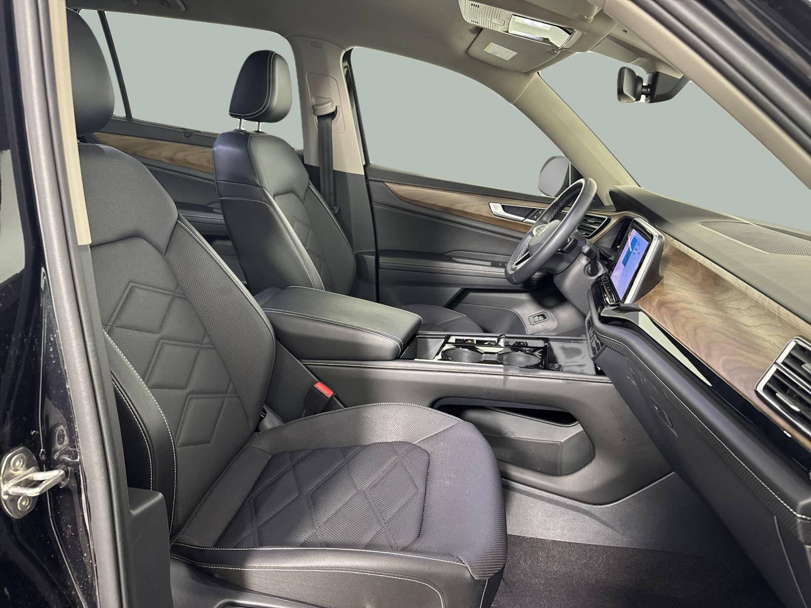 2024 Volkswagen Atlas Vehicle Photo in Georgetown, TX 78626