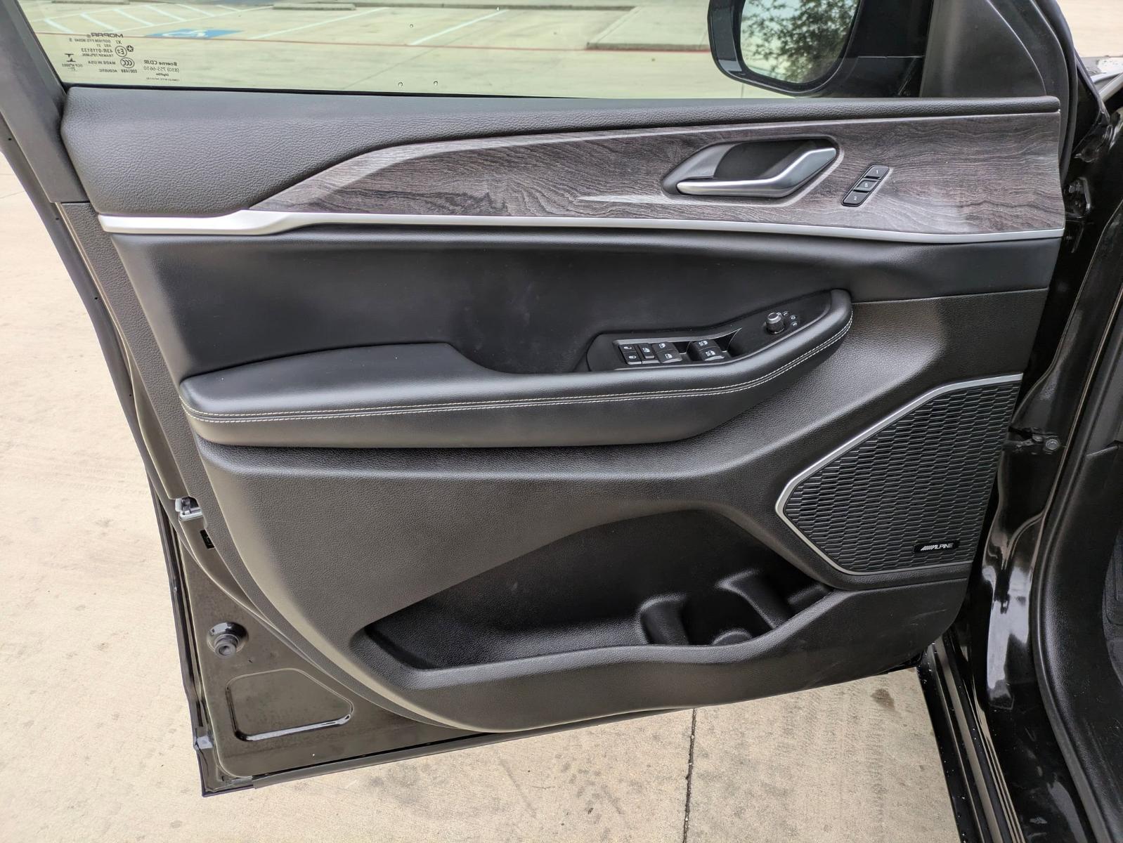 2021 Jeep Grand Cherokee L Vehicle Photo in SELMA, TX 78154-1460