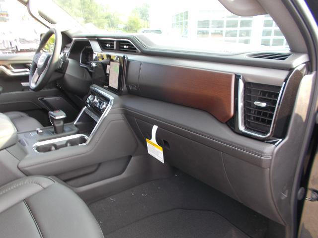 2025 GMC Sierra 1500 Vehicle Photo in LOWELL, MA 01852-4336