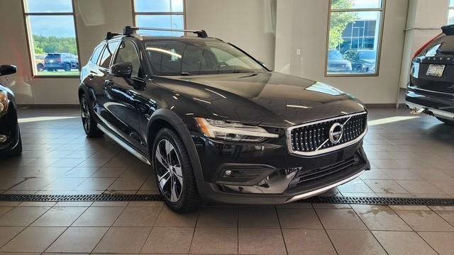 2022 Volvo V60 Cross Country Vehicle Photo in Appleton, WI 54913