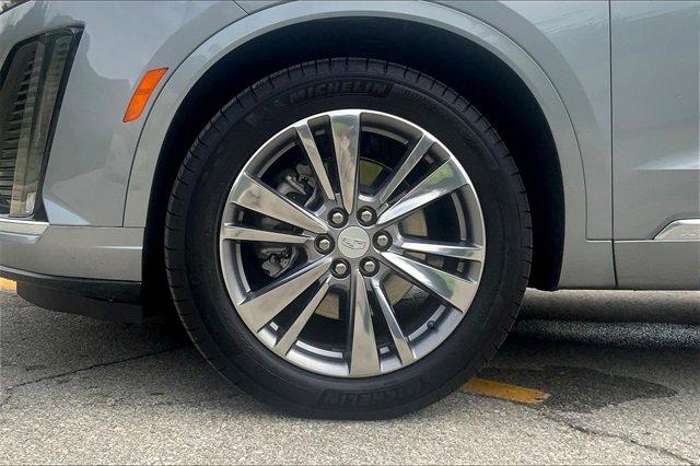 2025 Cadillac XT6 Vehicle Photo in KANSAS CITY, MO 64114-4545