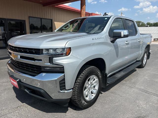 Used 2020 Chevrolet Silverado 1500 LT with VIN 1GCUYDED6LZ189959 for sale in Chadron, NE