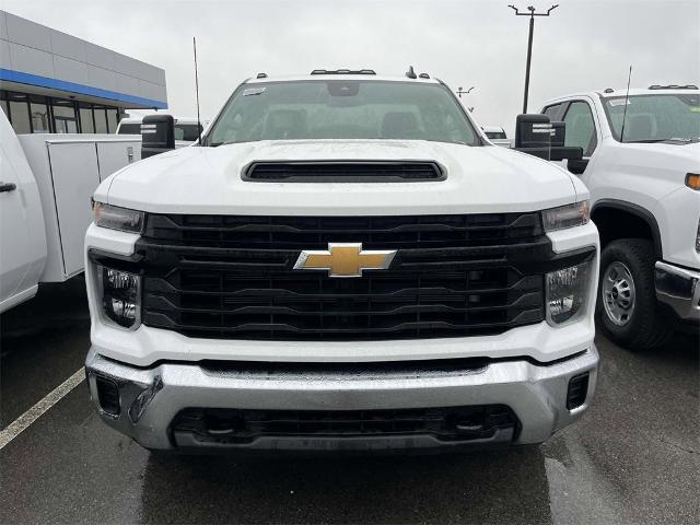 2024 Chevrolet Silverado 3500 HD Chassis Cab Vehicle Photo in ALCOA, TN 37701-3235