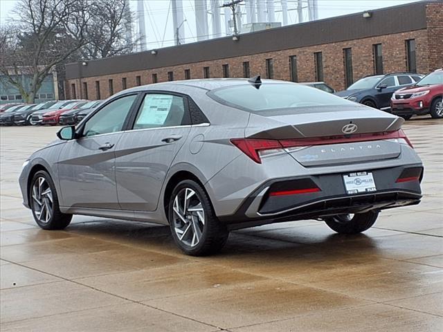 2025 Hyundai ELANTRA Vehicle Photo in Peoria, IL 61615