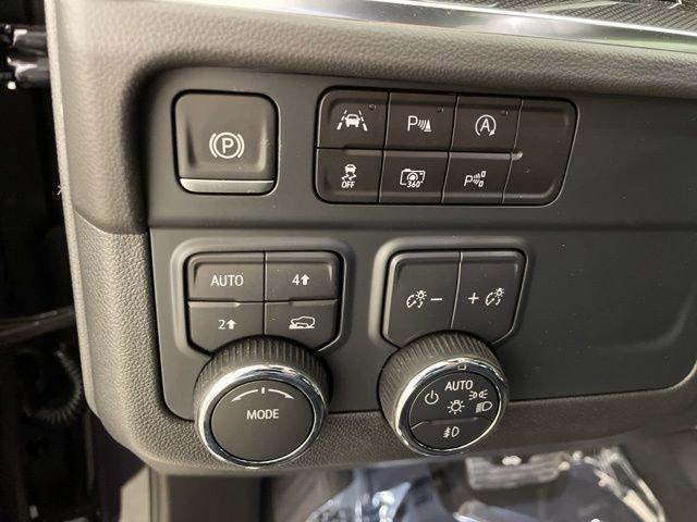 2025 Chevrolet Suburban Vehicle Photo in PHOENIX, AZ 85014-3381