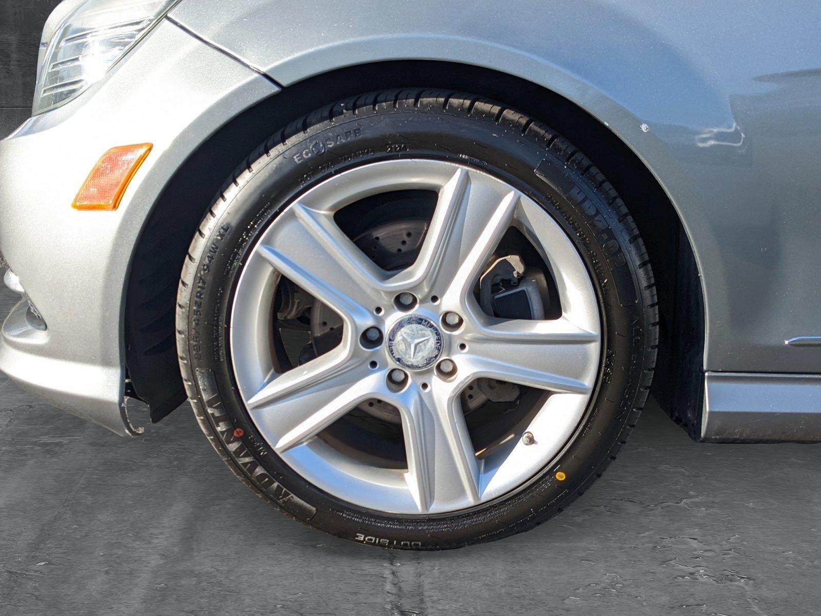 2011 Mercedes-Benz C-Class Vehicle Photo in VALENCIA, CA 91355-1705