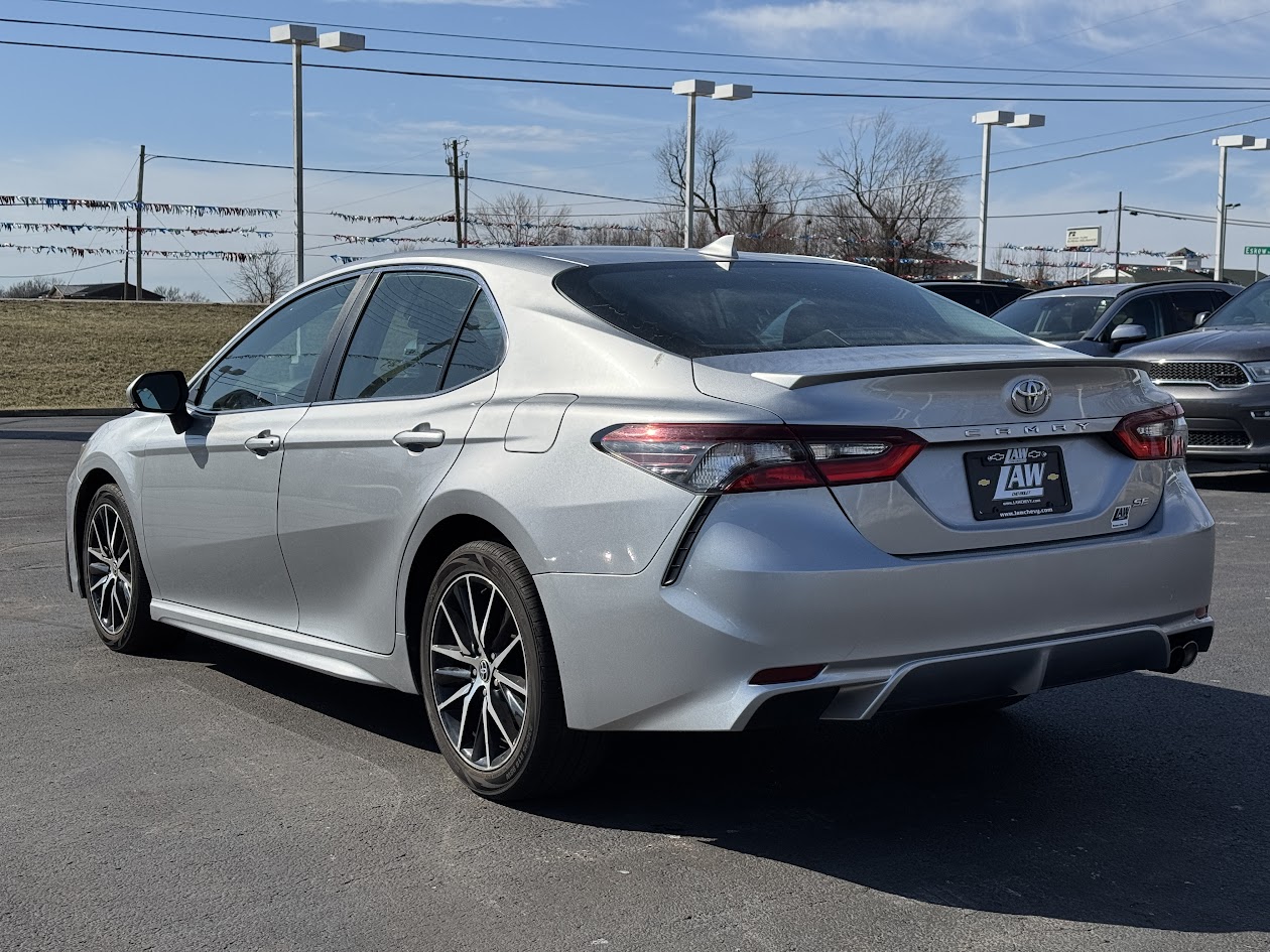 2022 Toyota Camry Vehicle Photo in BOONVILLE, IN 47601-9633