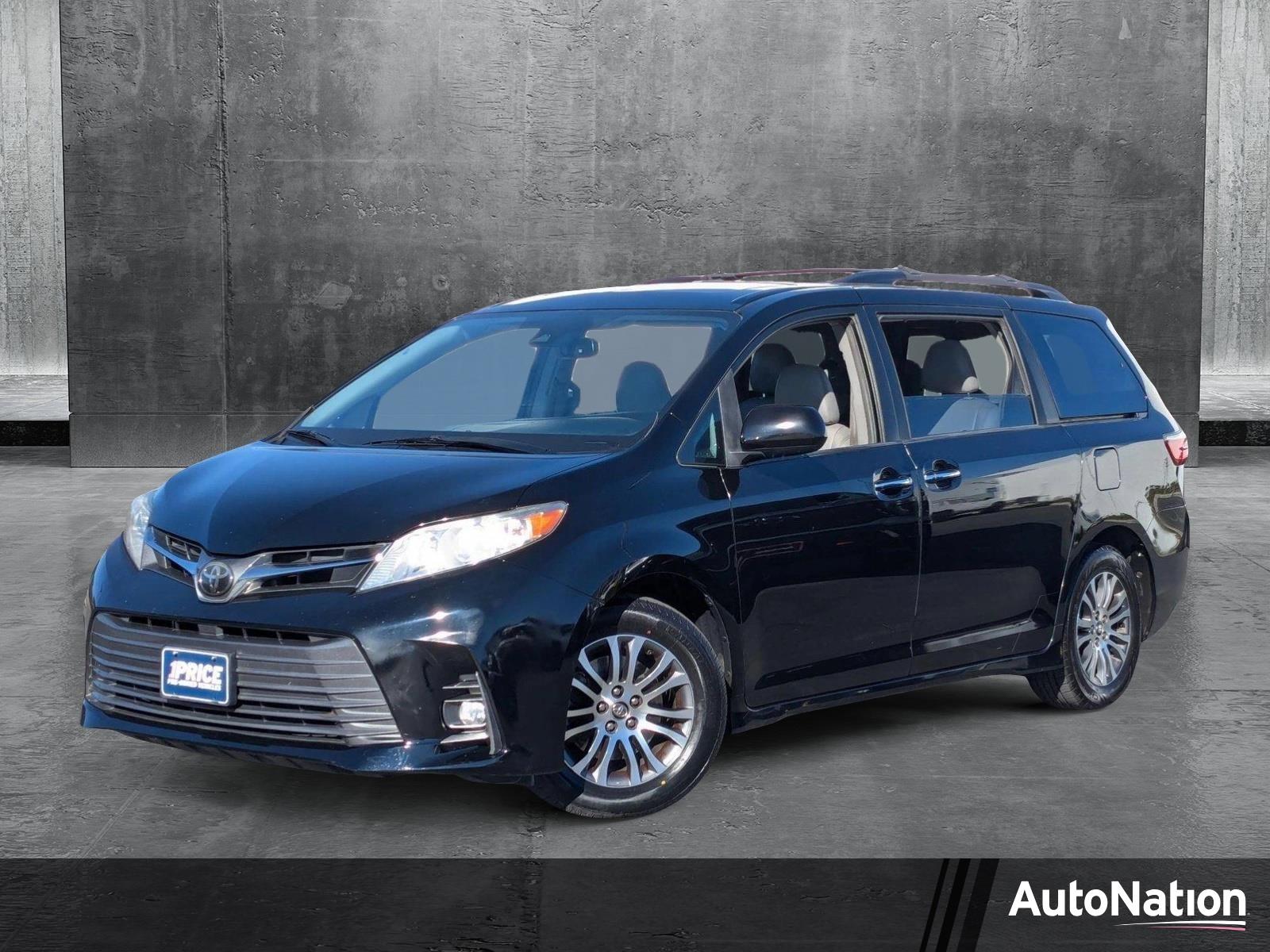 2018 Toyota Sienna Vehicle Photo in VALENCIA, CA 91355-1705