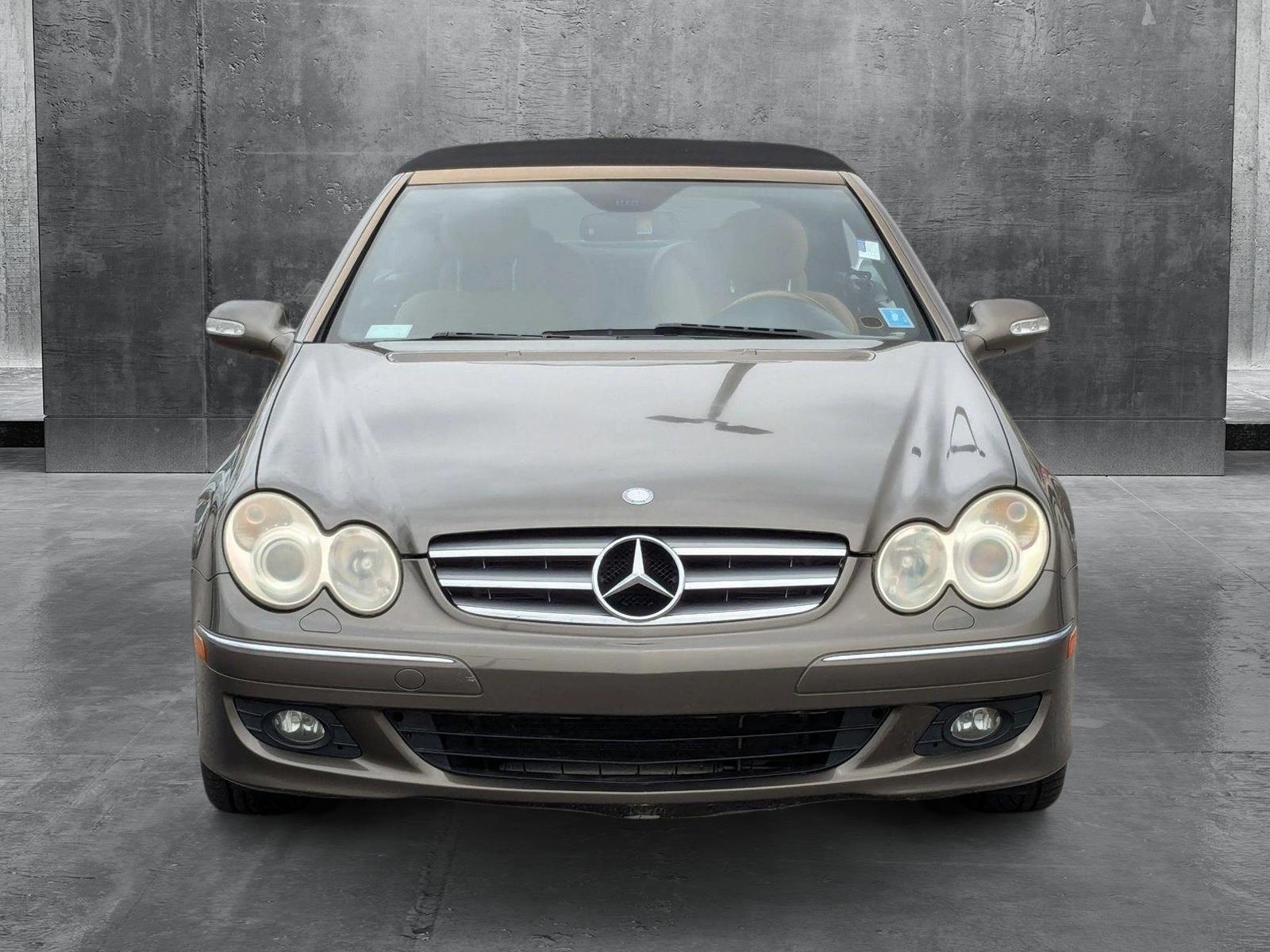 2009 Mercedes-Benz CLK-Class Vehicle Photo in St. Petersburg, FL 33713