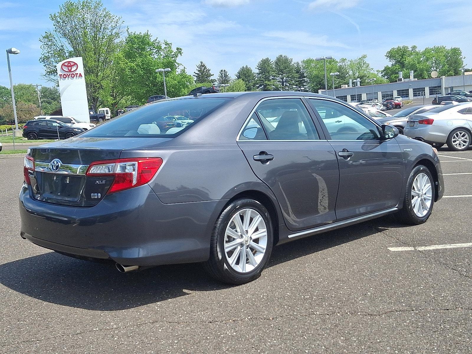 2013 Toyota Camry Hybrid Vehicle Photo in Trevose, PA 19053
